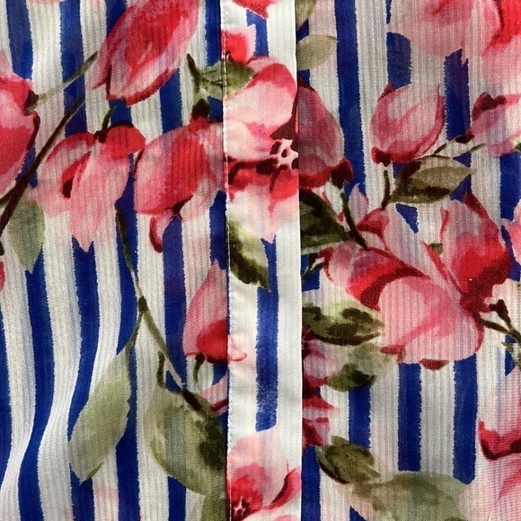 Talbot Petite lightweight floral blouse size small - Picture 3 of 9